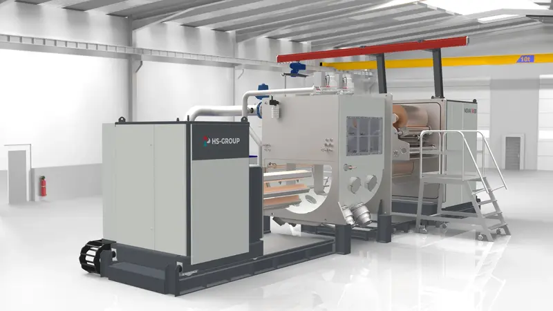 Auf dem Bild ist die NOVAWEB von HS-GROUP zu sehen – eine Plattform, die hohe Produktivität mit großer Flexibilität für Produktion und F&E vereint. Sie ermöglicht vielfältige Beschichtungsprozesse sowie die Integration zahlreicher Sensoren und ist ideal für Anwendungen wie ITO-Filme, FPCBs oder Smart Glass geeignet